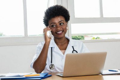 tcp healthcare receptionist receiving emergency call